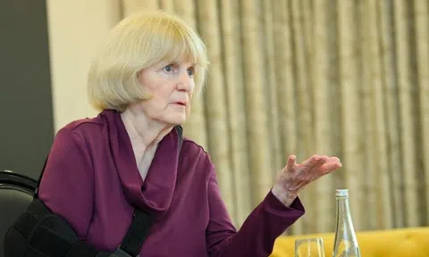 Giáo sư Mỹ nhận giải 500.000 USD từ tỷ phú Phạm Nhật Vượng: Chưa từng đến nơi nào bác sĩ tận tâm trọn vẹn vì bệnh nhân như Việt Nam