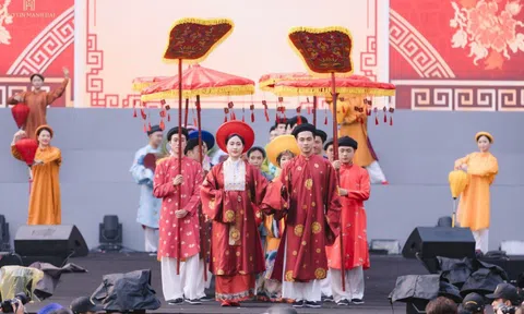 Diễu hành Việt phục mãn nhãn: Dấu ấn văn hóa Bảo Tín Mạnh Hải