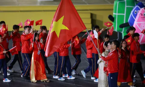 Ảnh: Toàn cảnh khai mạc SEA Games 33, lá cờ tổ quốc Việt Nam tự hào tung bay trên đấu trường khu vực