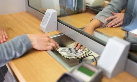 Không cần thẻ hay mã PIN, kẻ trộm ngang nhiên đến ngân hàng vẫn rút được tiền từ tài khoản nạn nhân dễ dàng