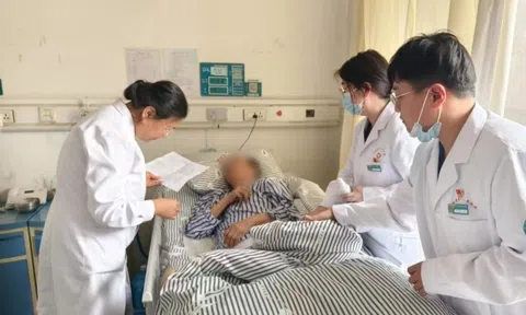 Người phụ nữ 67 tuổi tử vong sau khi ngâm chân vào buổi tối, bác sĩ chỉ ra: “Tuổi càng cao càng phải chú ý điều này!”