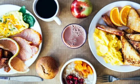 Ngày càng nhiều người tử vong vì tiểu đường, bác sĩ cảnh báo: 4 việc này hại chẳng kém ăn đồ ngọt, khiến đường huyết tăng vọt "không phanh"