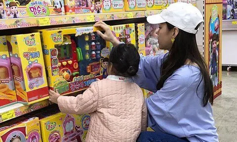 1 câu cha mẹ hay nói khiến con lớn lên tiêu tiền như nước