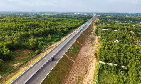 Ngắm cao tốc hơn 20.400 tỷ đồng chuẩn bị khánh thành: Có hầm lớn nhất cao tốc Bắc-Nam, về đích trước 8 tháng nhờ phương pháp đào hầm đặc biệt của Đèo Cả