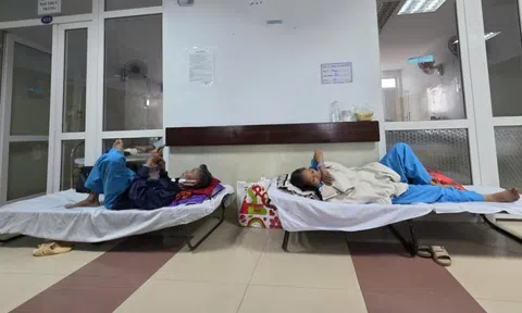 Bệnh viện Ung bướu Đà Nẵng quá tải: “Chỉ mong có thêm chỗ nằm, bớt cảnh chen chúc”