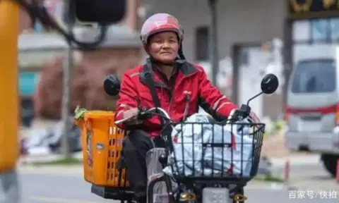 Phát hiện người đàn ông 45 tuổi làm shipper nhưng sở hữu hơn 10 căn nhà, 4 xe ô tô: “Dù lương thấp và vất vả, tôi chưa từng thấy chán nghề”