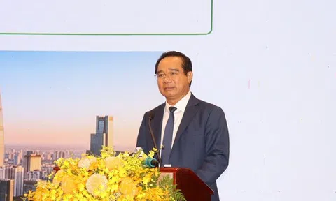 Sở Xây dựng TP HCM: Thành phố chưa có kế hoạch bắt buộc chuyển đổi xe xăng sang xe điện!