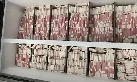 Phát hiện 6kg vàng và hơn 149 tỷ đồng tiền mặt nằm vương vãi trong biệt thự của người đàn ông chỉ tốt nghiệp hết cấp 2