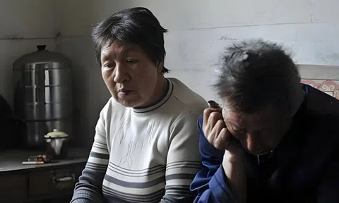 Con trai mất tích sau khi kỳ thi ĐH, cha mẹ dán 2.000 tờ rơi tìm người: 5 năm sau thấy con ở nơi không thể tin nổi