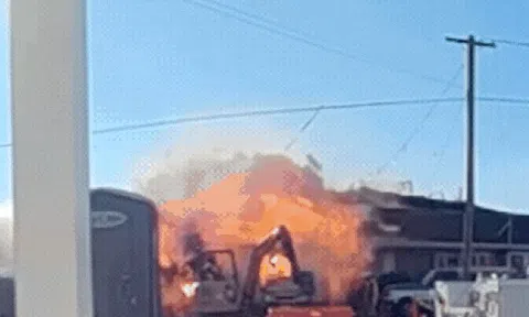 Cận cảnh khoảnh khắc cả ngôi nhà nổ tung thành từng mảnh: Nguyên nhân rất quen thuộc