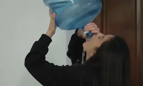 Đến giờ tôi mới biết uống nước theo 7 kiểu này đang “phá thận”, trước giờ cứ tưởng uống càng nhiều càng tốt!