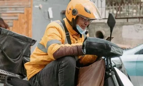 Tiết kiệm được 5,6 tỷ nhưng vẫn chạy shipper 12 tiếng/ngày: Lý do nghẹn ngào