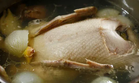 Luộc vịt đừng chỉ cho mỗi nước: Thêm 3 thứ này vào nồi, thịt thơm mềm, mùi hôi không tồn tại