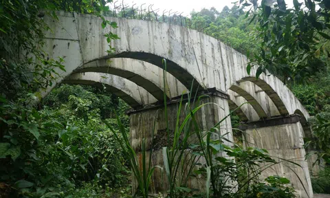 Đường vào di tích Hội thề Lũng Nhai thi công dang dở, bỏ hoang 3 năm qua