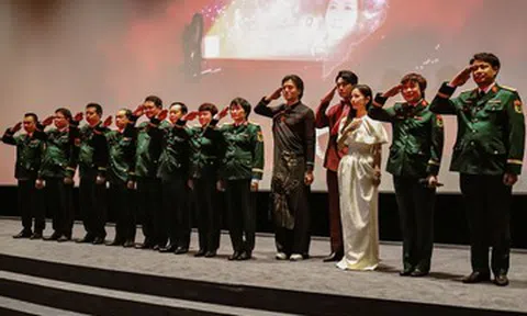 Hình ảnh đẹp chưa từng thấy của đoàn phim 'Mưa đỏ' trên đất Pháp