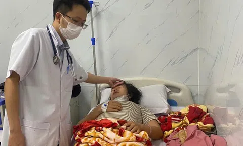 Vụ ngộ độc sau khi ăn bánh mì: Số người nhập viện tiếp tục tăng, 1 cụ ông diễn tiến nặng