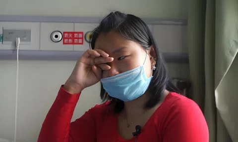 Người phụ nữ chi 875 triệu đồng mua bảo hiểm, 10 năm sau cần rút tiền cho con học đại học thì nhận thông báo: “Phải chờ đến năm 2084”