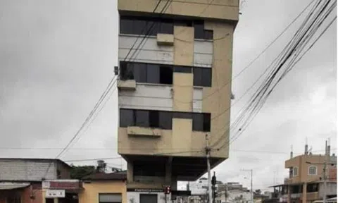 Xiêu vẹo đến khó tin, tòa nhà 4 tầng này đã trải qua 8 trận động đất mạnh suốt hơn 30 năm vẫn không sụp đổ