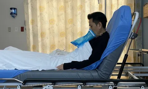 Rõ ràng bị đau vai nhưng bác sĩ lại báo mắc ung thư phổi, người đàn ông gào khóc: “Sai ở đâu?”