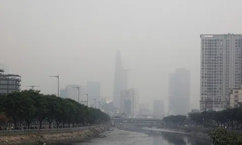 Lý do bầu trời TPHCM sáng nay mờ đục khác thường
