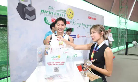 Các nghệ sĩ gửi thiện nguyện toàn bộ số tiền thắng giải Pickleball "Vòng tay yêu thương"