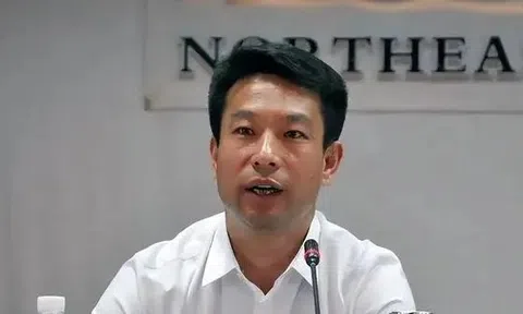 Tỷ phú sinh năm 1973 có 220.000 tỷ trong tay, thưởng Tết cho nhân viên "tiền xếp thành núi"