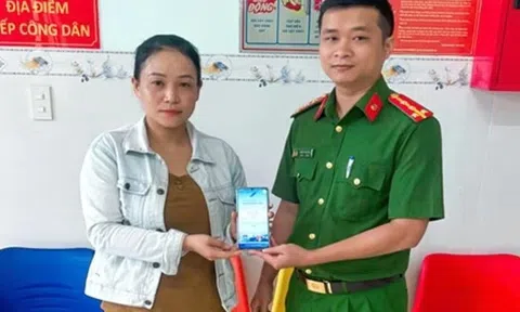 Nhận 542 triệu đồng từ tài khoản Vietcombank của thanh niên SN 2003, người phụ nữ xác nhận giao dịch thành công rồi trình báo công an