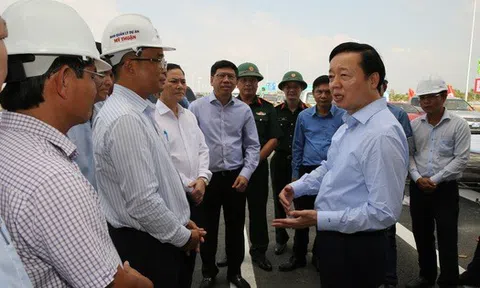 Phó Thủ tướng Trần Hồng Hà thị sát toàn tuyến cao tốc Cần Thơ-Cà Mau trước giờ khánh thành, thông xe kỹ thuật