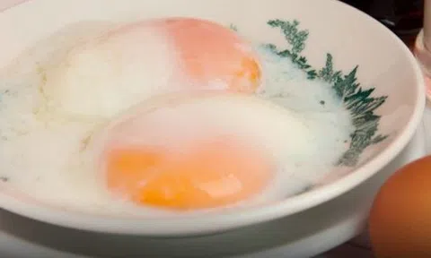 Bé gái 14 tuổi mắc ung thư trực tràng, bác sĩ cảnh báo: Thà nhịn đói còn hơn cho trẻ ăn 4 loại bữa sáng này