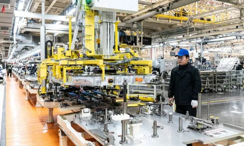 Kinh tế Trung Quốc rẽ ngoặt lịch sử khi đầu tư lao dốc