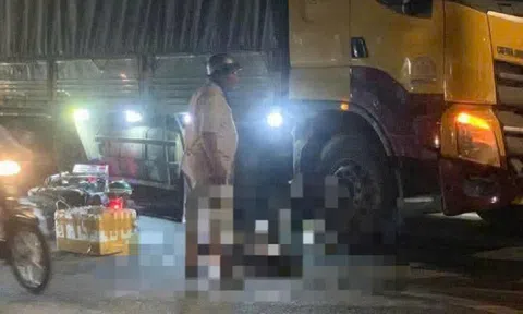 Xe máy cuốn vào gầm xe tải ở Tp.HCM, 2 thiếu niên tử vong thương tâm