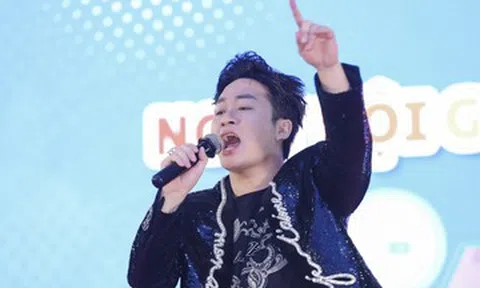 Tùng Dương song ca với thầy giáo bản hit 'Tái sinh' làm nghìn người phấn khích