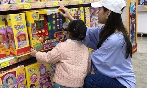 Những hành động nhỏ của bố mẹ âm thầm gieo mầm nuôi dưỡng những đứa trẻ giỏi giang