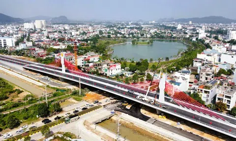 Cầu dây văng đầu tiên vượt đường sắt Bắc - Nam ở Thanh Hóa