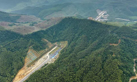 Hơn 4.000 người, 1.750 máy móc vượt thách thức chưa từng có, giúp đoạn tuyến quy mô lớn nhất cao tốc Bắc - Nam vượt tiến độ