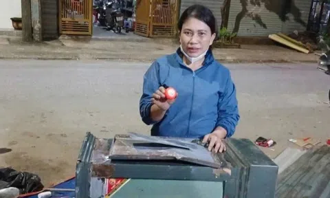 Thu mua phế liệu, phát hiện 5,5 chỉ vàng trong két sắt cũ