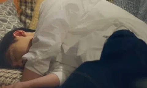 Nằm ngủ xuất hiện 5 bất thường này, suy thận có thể đang âm thầm tấn công