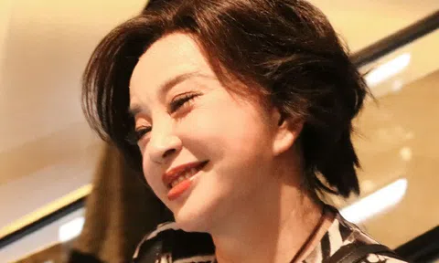 Lưu Hiểu Khánh gây sốc với nhan sắc tươi trẻ tuổi 75