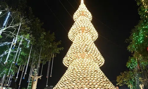 Cây thông Noel nón lá cao 35m "gây sốt" mùa Giáng sinh ở Đồng Nai