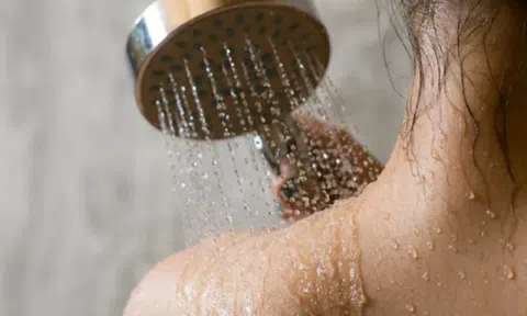 Da khô, ngứa vào mùa đông có phải do tắm rửa không đúng cách?