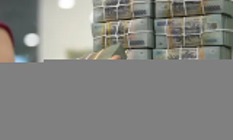 Lãi suất huy động tăng mạnh có đáng lo?