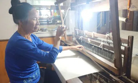 Nghệ nhân 70 tuổi sở hữu nhiều mẫu vải đũi nhất Việt Nam
