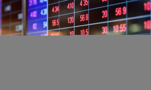 VN-Index rơi thẳng đứng sau tin Vingroup rút đầu tư đường sắt cao tốc