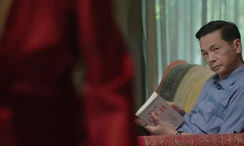 NSND Trung Anh đỏ mặt khi đóng cảnh nóng với bạn diễn kém 30 tuổi