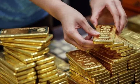 Giá vàng hôm nay 15/12: Vàng SJC trên tầm cao