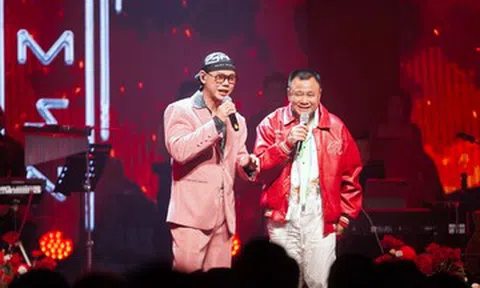 Phan Đinh Tùng bất ngờ diễn hài với NSND Tự Long và tặng nhẫn kim cương cho vợ