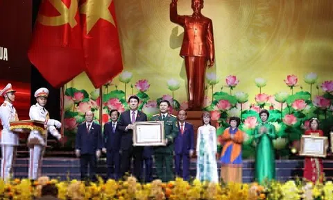 Hồ sơ công ty Viettel tại Campuchia vừa được phong Anh hùng Lao động