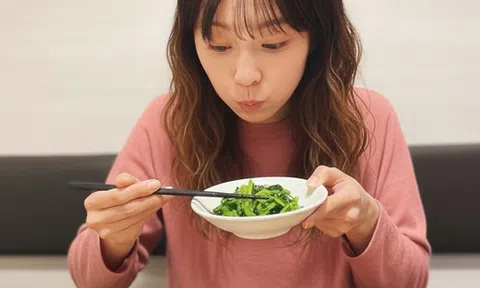 Nữ kế toán bị gan nhiễm mỡ nặng vì ăn loại rau này luộc suốt 6 tháng để giảm cân