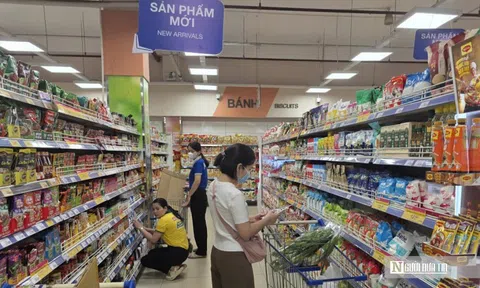 Tiểu thương chợ truyền thống “nín thở” chờ Tết