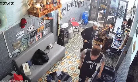 Clip tiệm tóc hú hồn vì nam thanh niên rơi thủng trần nhà xuống đất ở Bắc Ninh: Chuyện không ngờ phía sau